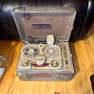 Revere Reel to Reel Rare TC-200 Tube Type with Radio!  Vintage 1952 Portable Tape Recorder/Player with Built in Cary Case and Speakers