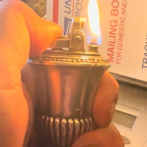 Working Table Lighter! Ronson Mayfair Art Deco Vintage Cigarette table Lighter Tobacciana. Silver plated to harmonize with fine silverware!