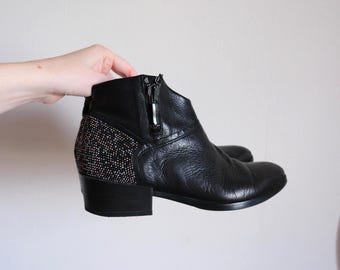 Janet & Janet Black Leather Ankle Boots, Made in Italy, Women’s EU 38, Low Heel Boots, Studded Heel Booties, Vintage Italian Shoes