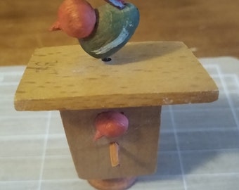 Rare vintage Erzgebirge small wooden birdhouse with birds that &quot;tweet&quot;