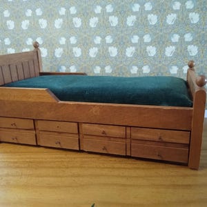 1972 Reevesline vintage dollhouse solid wood trundle bed 1:12 scale