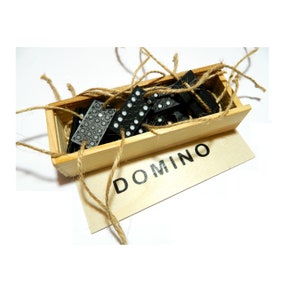 12 servilleteros de dominó en caja de madera Soporte para fiesta temática de dominó Número de mesa de botella de boda juego tradicional decoración clásica en blanco y negro
