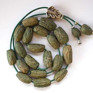 Greek Komboloi, Hand-Crafted Olive Kernel Worry Beads - Green