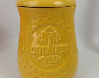 Vintage McCoy Yellow Peanut Cookie Jar 260