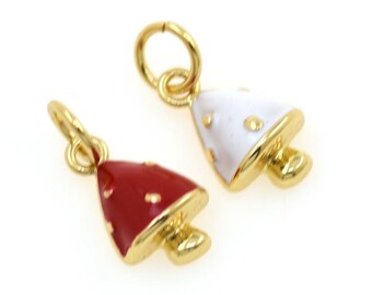 Charm champignon en émail rouge brillant de petite taille avec détails dorés pour de jolis projets de bijoux nature 7,3 x 11,6 mm
