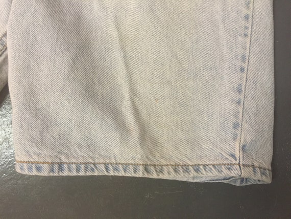 Vintage 1980s Men's LEVI'S Trashed Light Wash 550… - image 3