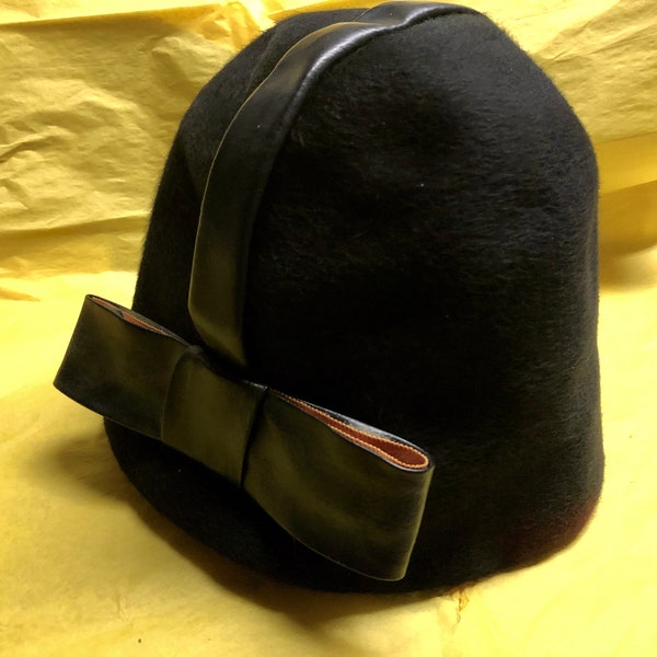 Vintage 1940s/50s Henry Pollak Pone' Soie Women's Small Black Melange Blend Wool Felt Bucket Hat w/Vinyl Bow