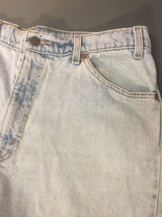 Vintage 1980s Men's LEVI'S Trashed Light Wash 550… - image 2