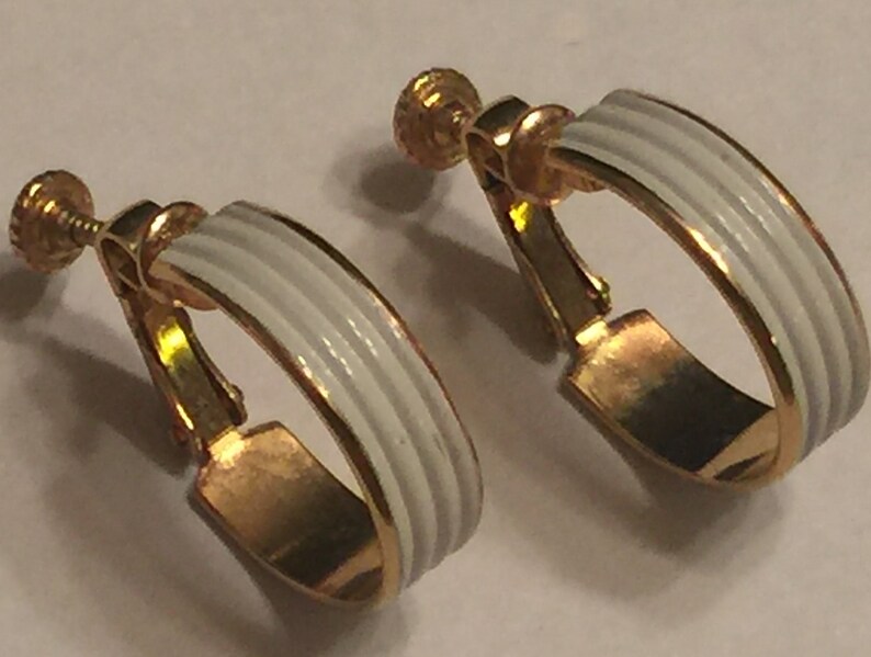 Vintage NAPIER White Enameled Screw Back Clip On Earrings~ Shiny Gold Tone Ridged