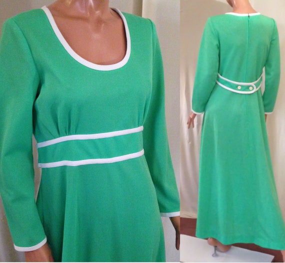 Vintage 1960s Green w/White Trim Long Sleeve Scoop