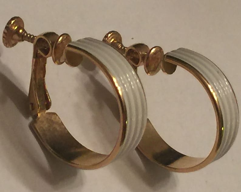 Vintage NAPIER White Enameled Screw Back Clip On Earrings~ Shiny Gold Tone Ridged