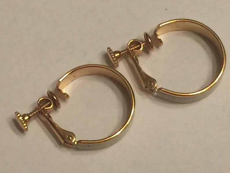 Vintage NAPIER White Enameled Screw Back Clip On Earrings~ Shiny Gold Tone Ridged