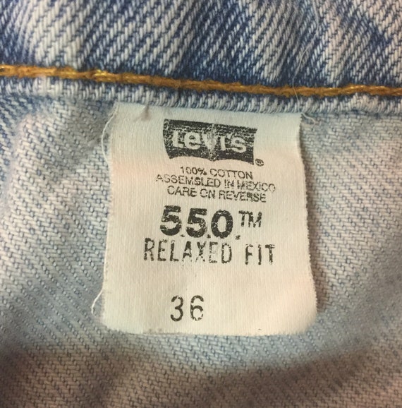 Vintage 1980s Men's LEVI'S Trashed Light Wash 550… - image 5