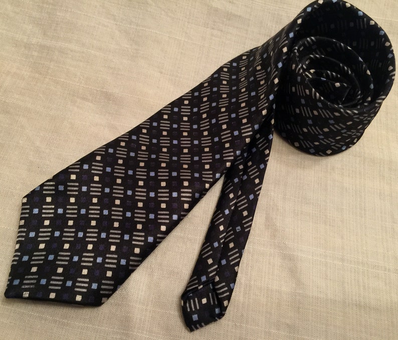 Vintage 1960s Boy/'s Deep Navy wGray /& Light Blue Geometric Pattern Necktie ~No Tag~ 2.75 Wide x 49 Long