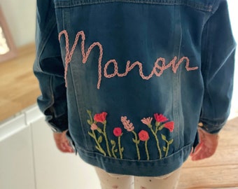 Veste en jean personnalisée, veste en jean prénom, veste en jean brodée, veste en jean fleurs