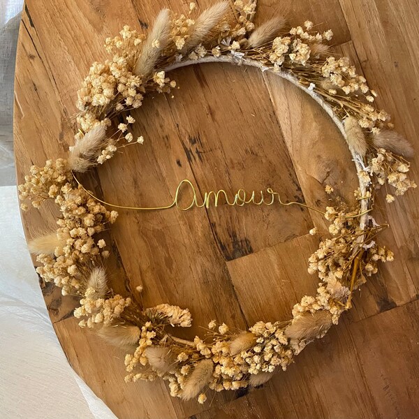 Couronne gypsophile et pampa séchées, couronne prénom laiton, couronne fleurs séchées et prénom laiton