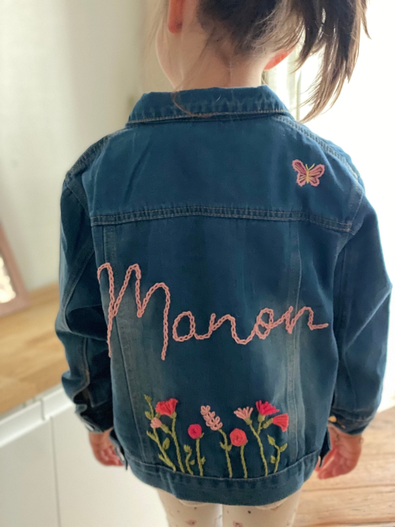 Veste en jean personnalisée, veste en jean prénom, veste en jean brodée, veste en jean fleurs image 1