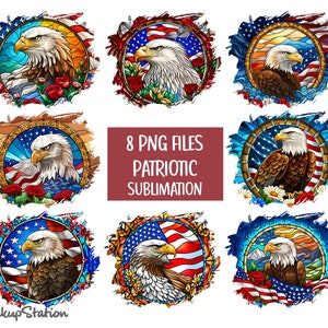 Può includere: Otto design di sublimazione digitale con un'aquila calva su sfondo di bandiera americana. L'aquila è raffigurata in stile vetrata con colori rosso, bianco e blu.