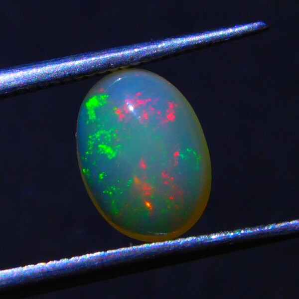 Étonnante Opale éthiopienne Cabochon Gemme, Multi Feu Opal 1 Cts Taille: 9x6.5x3 mm All Saints Day Sale