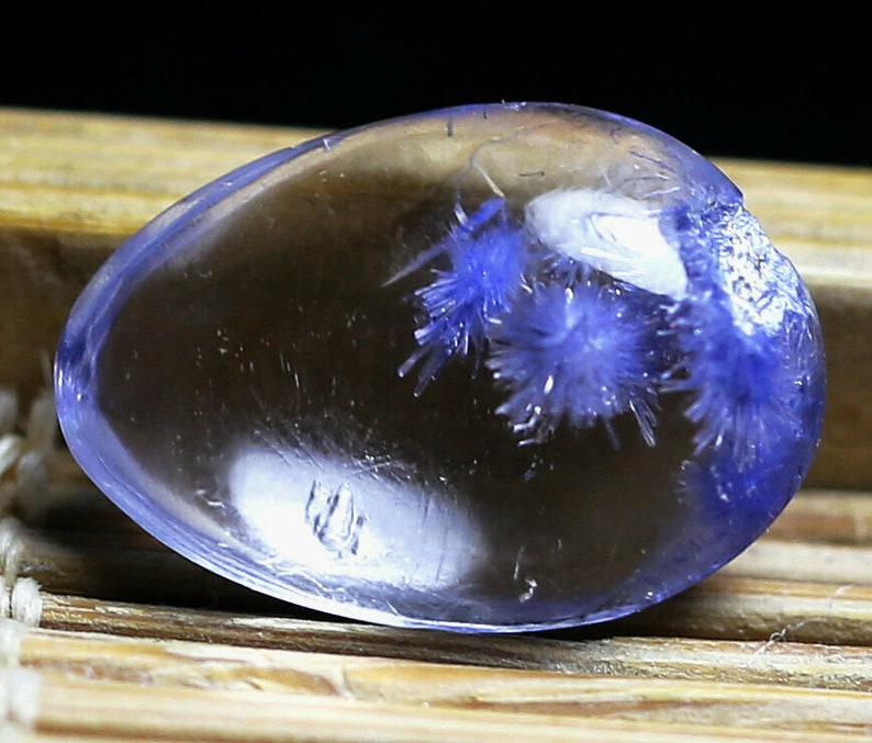 4.9 carats Periwinkle Blue Dumortierite Encapsulated Quartz 8996