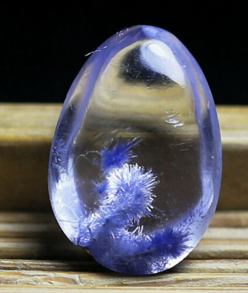 4.9 carats Periwinkle Blue Dumortierite Encapsulated Quartz 8996