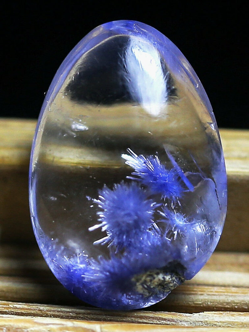4.9 carats Periwinkle Blue Dumortierite Encapsulated Quartz 8996