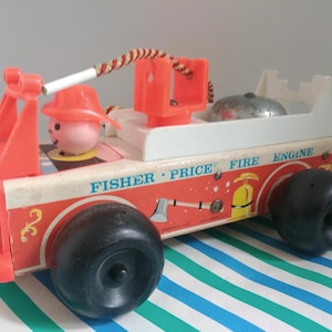 70 年代 / 80 年代のヴィンテージ フィッシャープライス消防車プルおもちゃ – 懐かしい宝物