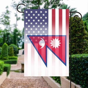 Nepalesische amerikanische Gartenflagge - 100% Polyester, 12x18 Zoll, wetterfestes Außendekor
