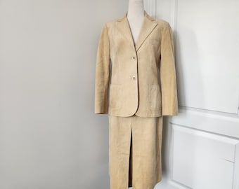 Tannery Row 2 pièces Blazer Jupe Set, Crème Microsuede Costume Veste et Longueur du genou Une ligne Jupe Set Taille 12