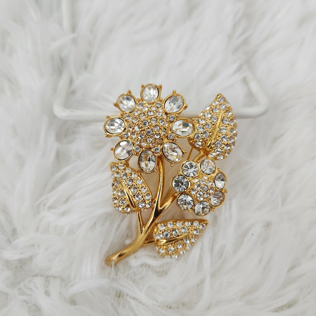 Broche Vintage Initiale C - Ton Argenté Avec Strass Clairs, Accessoire Rétro élégant