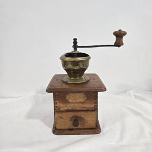 Molinillo de café vintage manual de gran tamaño para mesa / Molinillo de café giratorio a mano de madera y latón