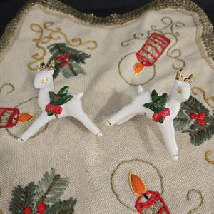 1950er Jahre NAPCO White Deer, Rentier Weihnachtskerze Hugger Holly Berry Candle Kletterer Keramik Retro Kitsch Decor Set 2, Japan