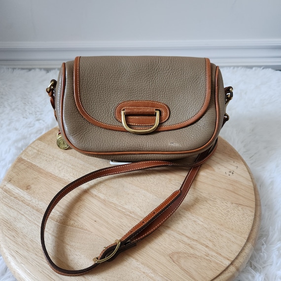 Medium taupe leather trapezium bag