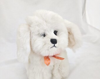 Cachorro de peluche Gund vintage de 1981: blanco con lazo naranja.