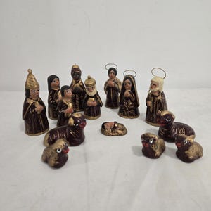 Unique Vintage Folk Art Clay Figurine 14 Piece Nativity Scene