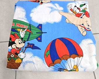 Copripiumino vintage di Topolino Disney Productions con Topolino in mongolfiera, Minnie, Pippo e Paperino