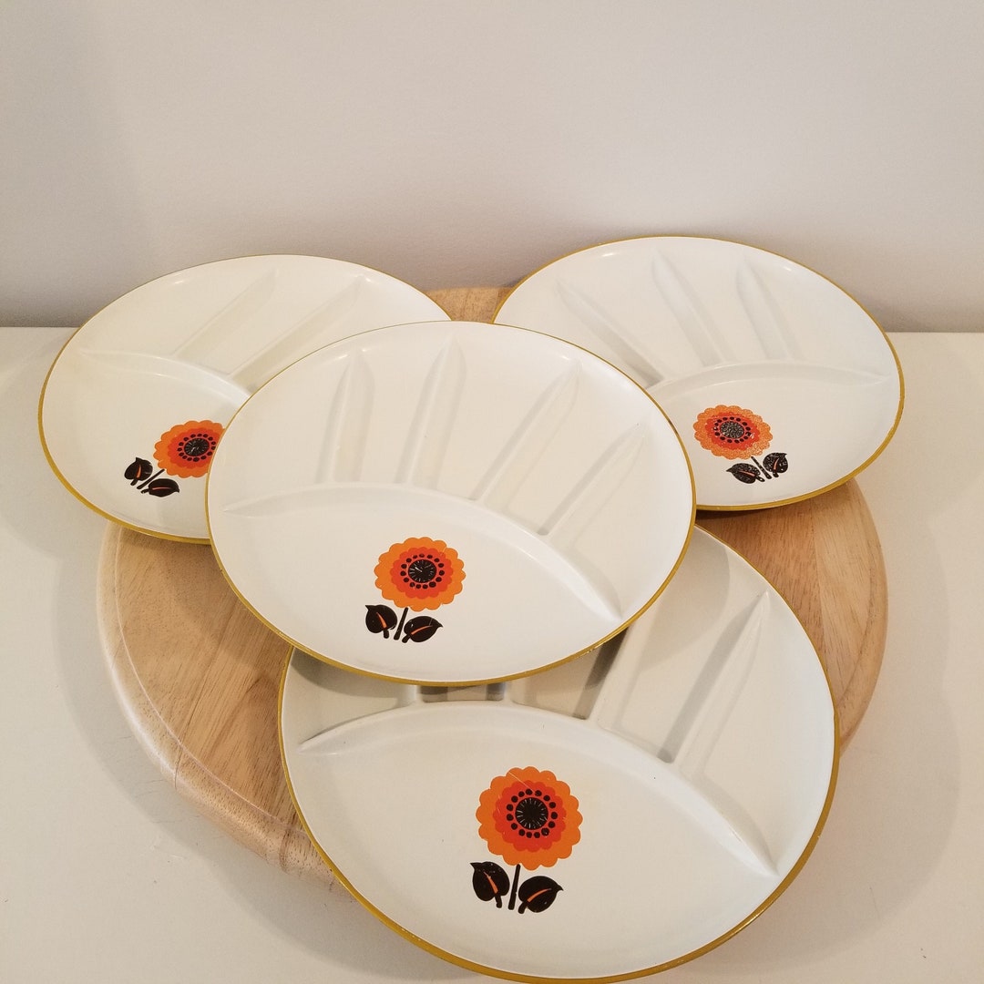 Set of 4 Vintage Fondue Plates/ Plastic Fondue Divided Plates With