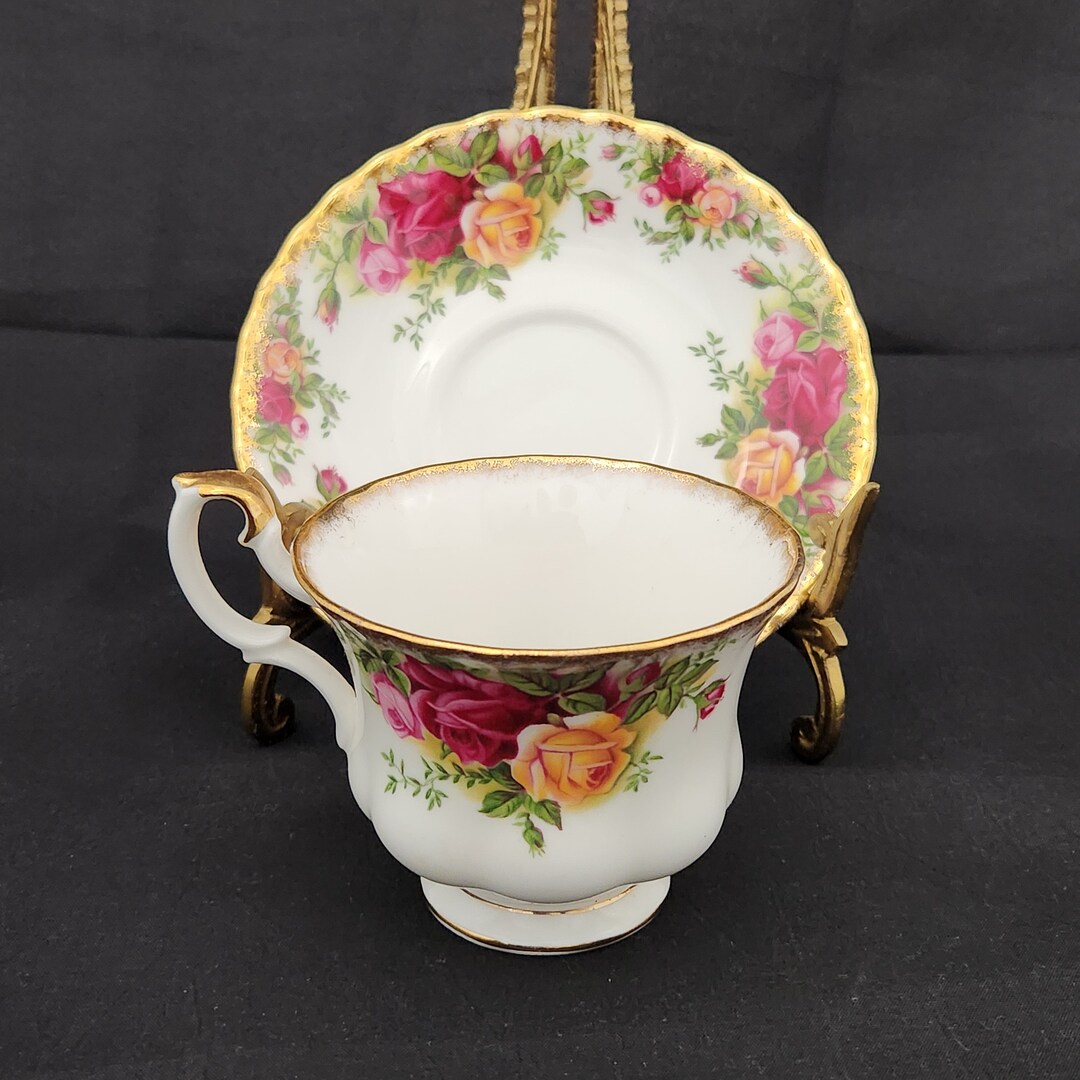 Royal Albert Old Country Roses Teacup and Saucer, Vintage English Bone