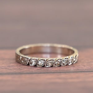 Vintage Diamond 18k White Gold Art Deco Floral Wedding Band