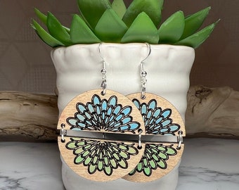 Boucles d’oreilles en bois de fleurs de mandala peintes à la main, bijoux légers de style boho, beau cadeau!