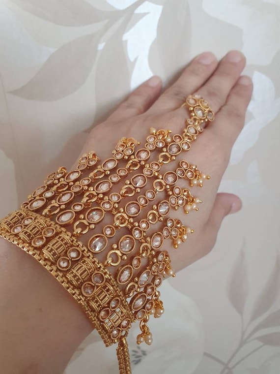 Elegant Artificial Jewellery - Beautiful Traditional Design Kalai Bracelet...  #pakistanijewelry #artificialjewelry #egyptianjewelry #artificialjewellery  #partywearjewellery #kundanjewelry #kundanjewellery #formaljewellery |  Facebook