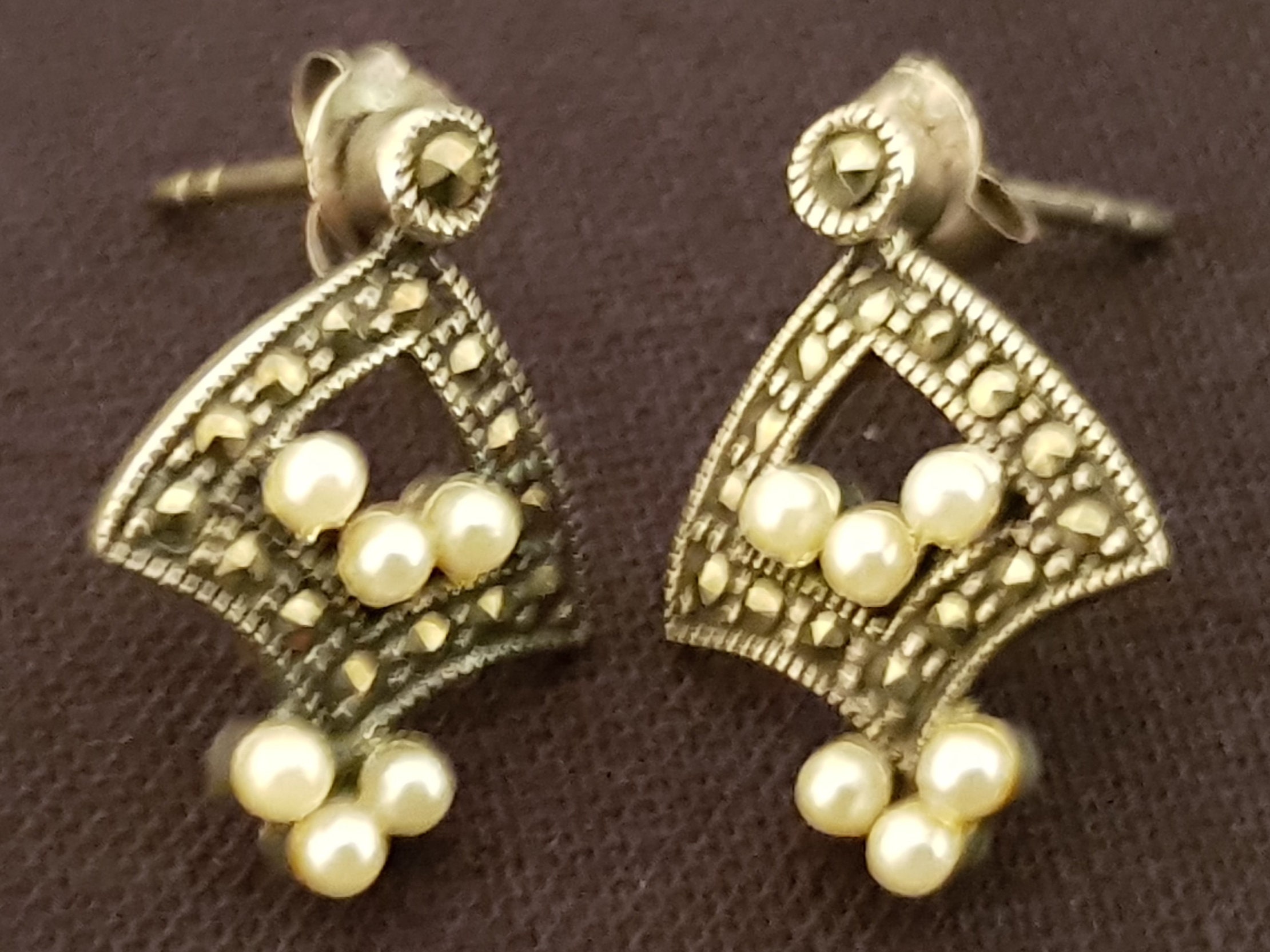 Sterling Silver Upside Down V Earrings ED643 – Nantucket Pearl Company