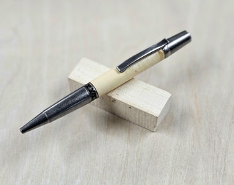 Maple Leaf Twist Pen in Holly and Antique Silver
