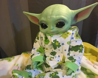 Green alien mandalorian baby