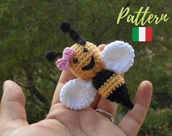 Amigurumi bee • Crochet bee • Crochet baptism favor • Crochet bee pattern