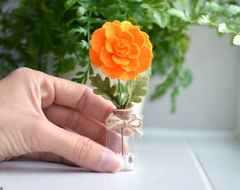 Mini felt marigold, felt flowers, teacher gift, mum mom gift, mother's day spring flowers, desk mate, flower decoration, wedding favors