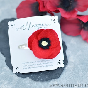 Poppy hair clip, felt poppy, mini poppy flower, wedding favours, poppy wedding, flower hair accessory, red floral accessory