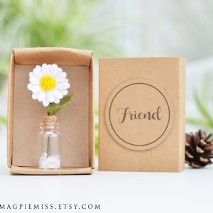 Matchbox daisy gift, felt daisy, mothers day flowers, mum mom flower gift, teacher friend gift, mini pocket flower gift