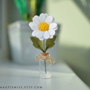 Mini daisy flower, felt daisy, Teacher gift, felt flowers, mum mom gift, flower decoration, Mothers day flowers, flower gift Bild 1