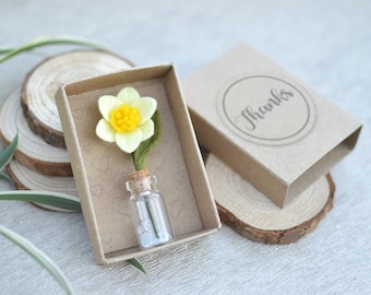 Matchbox daffodil gift, mothers day flowers gift, felt daffodil, mum mom gift, bestie teacher friend gift, mini flower, St David's day